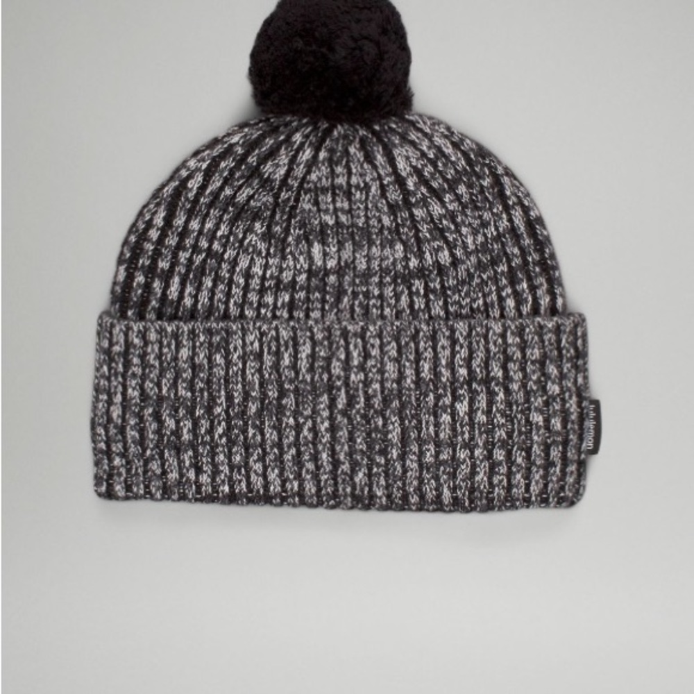 Lululemon Women's Textured Fleece- Lined Knit Mittens and beanie - Picture 4 of 5